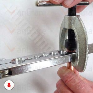 Hướng dẫn cách loe ống đồng 29 buoc 8 di chuyen mui loe vao dau ong dong