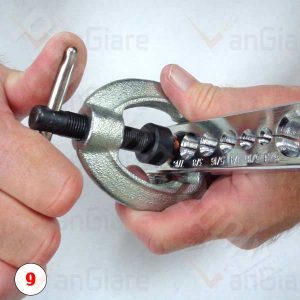 Hướng dẫn cách loe ống đồng 30 buoc 9 van tay quay de mui loe tien sat vao khuon thuoc kep